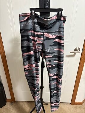 Gray & Pink Camo Performance Leggings